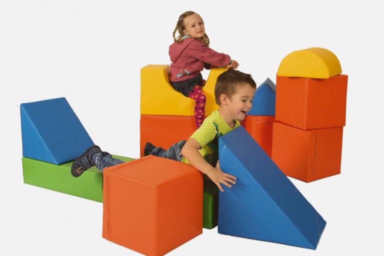 Bausteinsatz-Fabian-Maxi - die Großbausteine MAXI für Kinder ab 4 Jahren sind die am meisten verbreiteten Baumodule