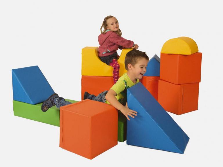 Bausteinsatz-Fabian-Maxi - die Großbausteine MAXI für Kinder ab 4 Jahren sind die am meisten verbreiteten Baumodule