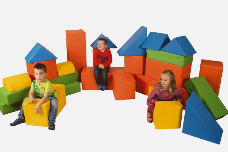 Baumodul-Jette - die Großbausteine MAXI für Kinder ab 4 Jahren sind die am meisten verbreiteten Baumodule