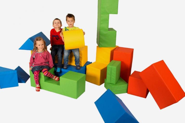 Bausteinsatz-Lori-Bänfer-Maxi - die Großbausteine MAXI für Kinder ab 4 Jahren sind die am meisten verbreiteten Baumodule