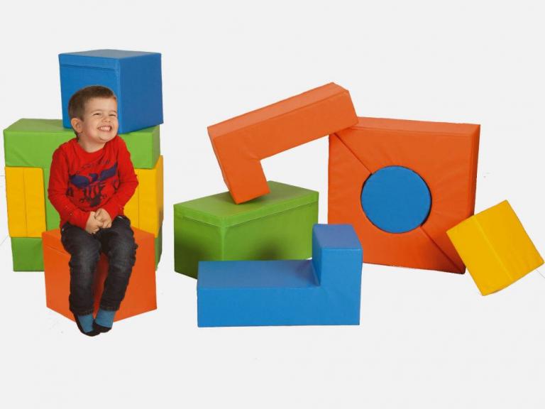 Bausteinsatz-Lutzi-Maxi - die Großbausteine MAXI für Kinder ab 4 Jahren sind die am meisten verbreiteten Baumodule