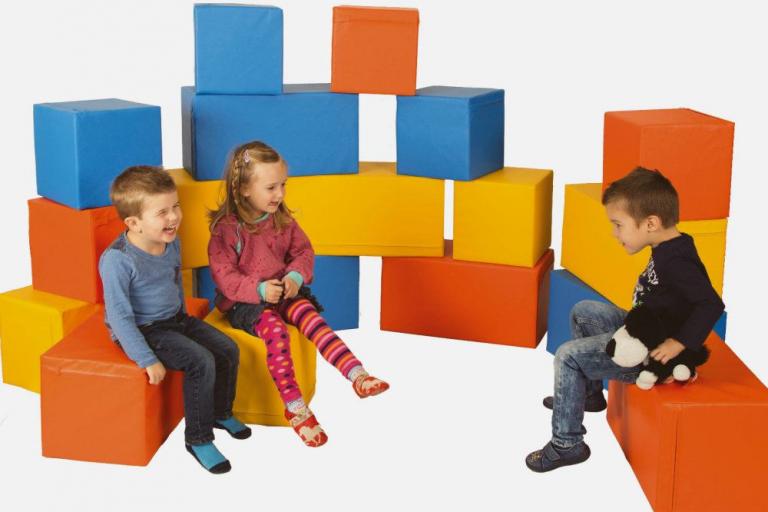 Bausteinsatz-Marlon-Bänfer - die Großbausteine MAXI für Kinder ab 4 Jahren sind die am meisten verbreiteten Baumodule