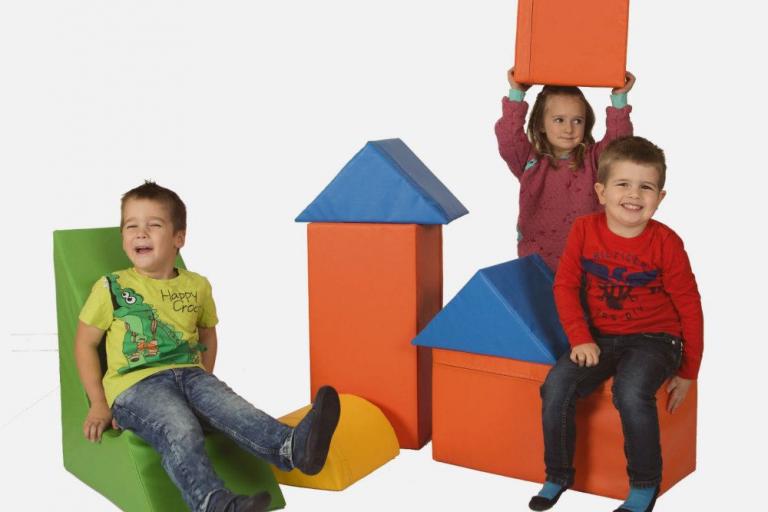 Bausteinsatz-Mucki-Bänfer - die Großbausteine MAXI für Kinder ab 4 Jahren sind die am meisten verbreiteten Baumodule