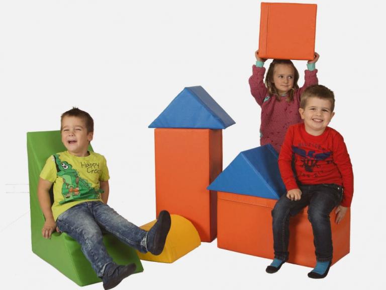 Bausteinsatz-Mucki-Bänfer - die Großbausteine MAXI für Kinder ab 4 Jahren sind die am meisten verbreiteten Baumodule