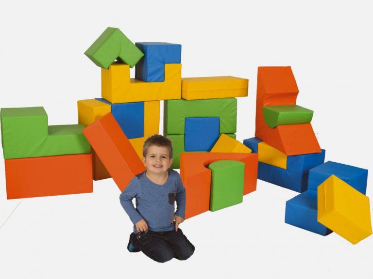 Bausteinsatz-Peter-Maxi-Bänfer - die Großbausteine MAXI für Kinder ab 4 Jahren sind die am meisten verbreiteten Baumodule