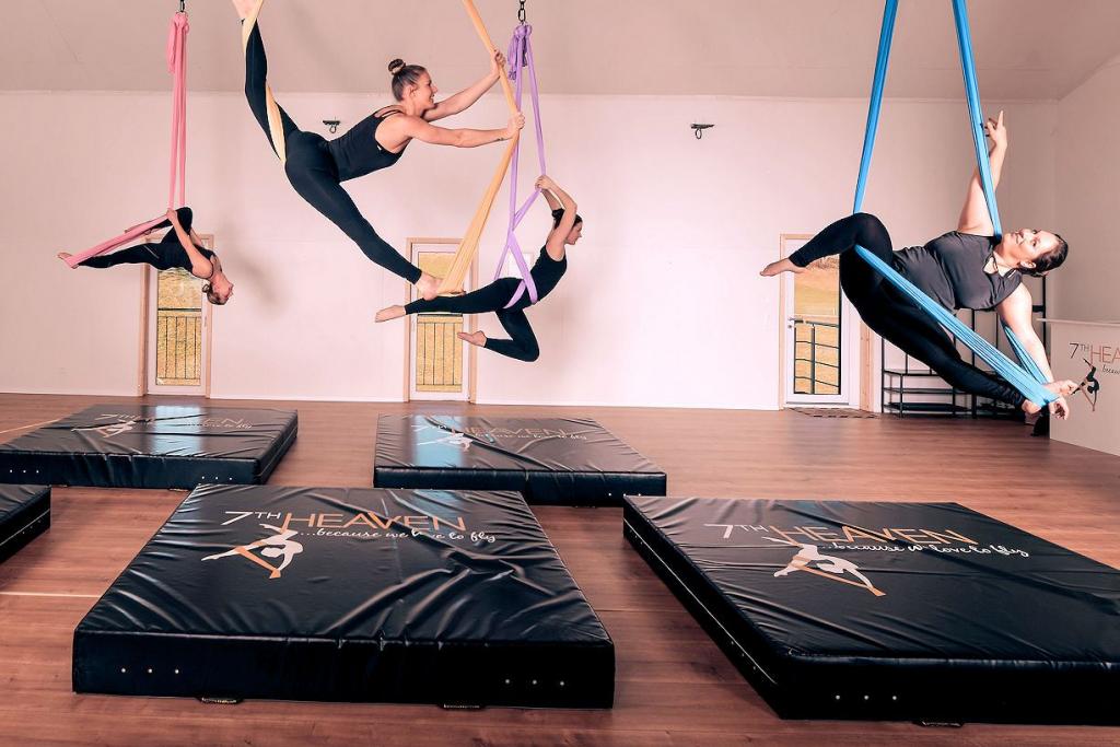 Unsere hochentwickelter Fallschutzmatten mit speziellem Sandwich-Kern sorgen für mehr Sicherheit.