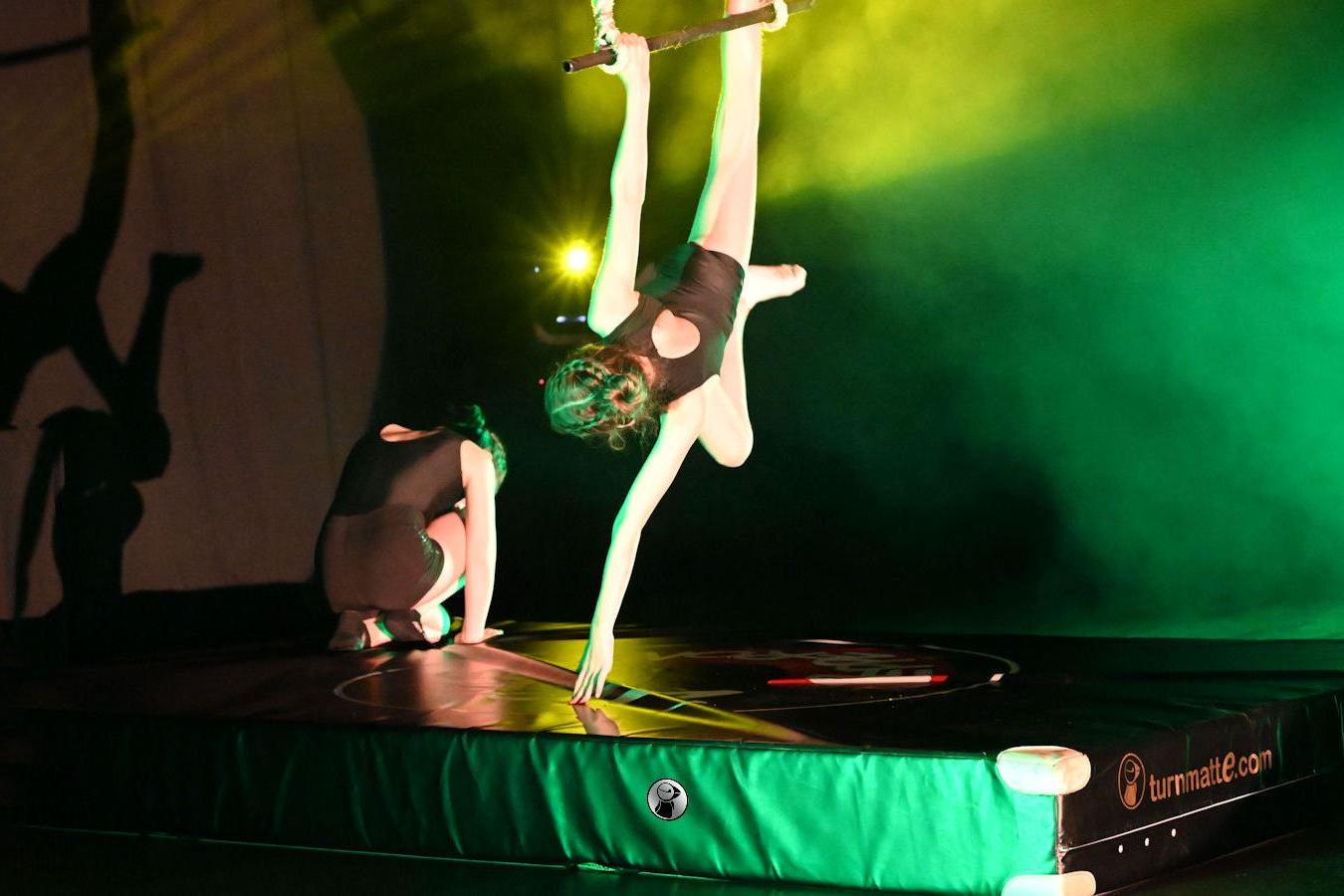 Weichbodenmatten im Kinder Zirkus - Training, Auftritte, Seilakrobatik