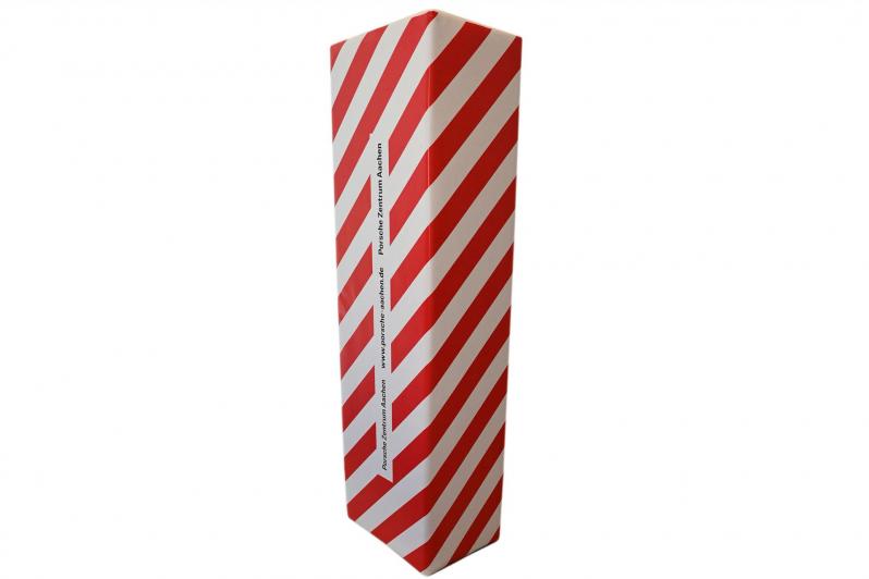 Saeulenschutz Porsche Werkstatt - Säulenschutzpolster in einer Porsche - Werkstatt. 