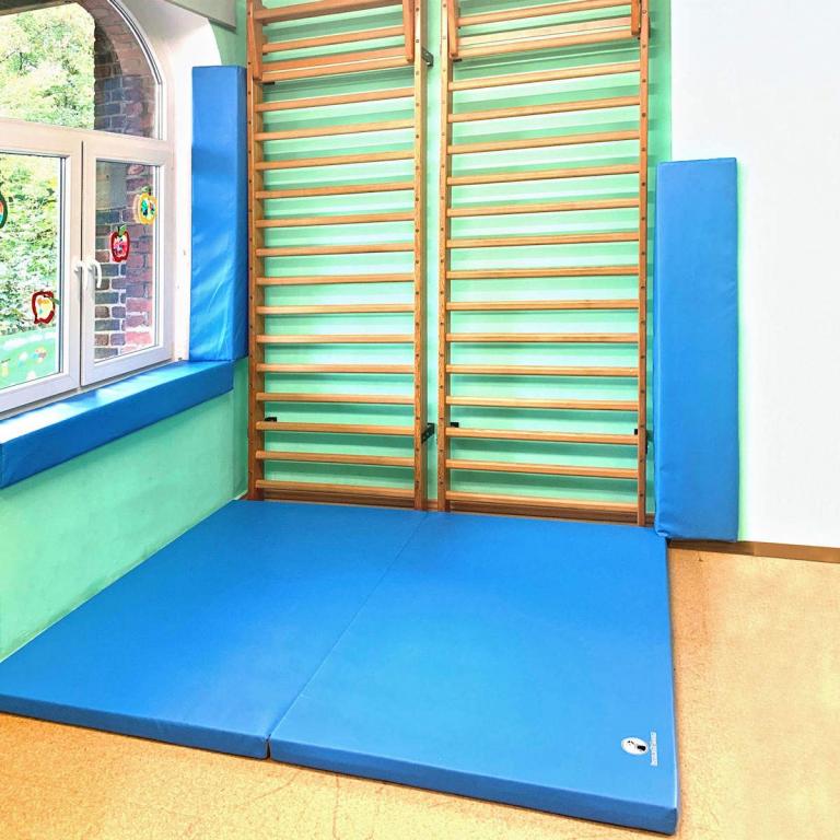 Fallschutz, Prallschutz an den Wänden und Kantenschutz - für mehr Sicherheit in der Kita oder im Hort.