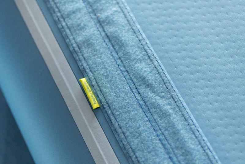 Starke Klettstreifen zum Verbinden mehrerer AirTrack Bahnen