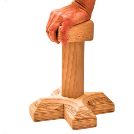 Handstandständer in massiver Bauweise für Ihren Handstand auf einer Hand.