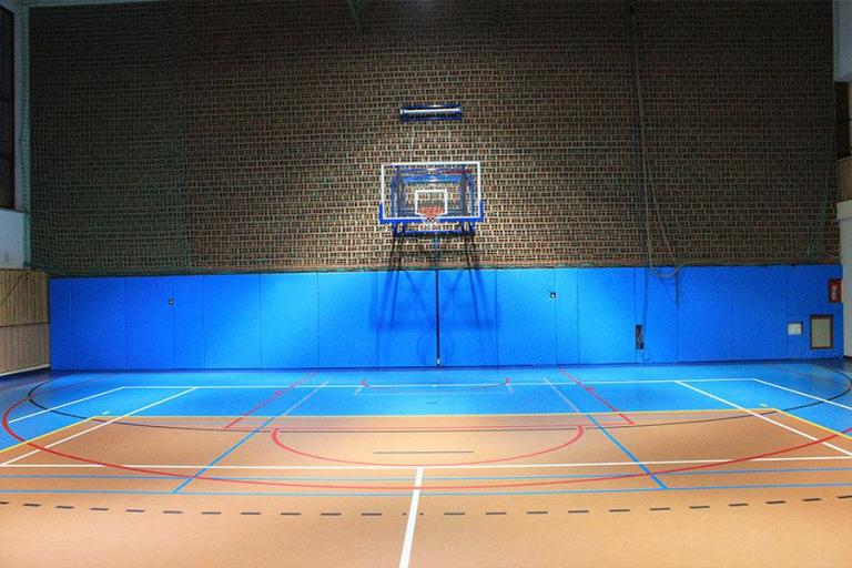 Prallschutzmatten für Turnhallen, Sportplätze und Trainingshallen.