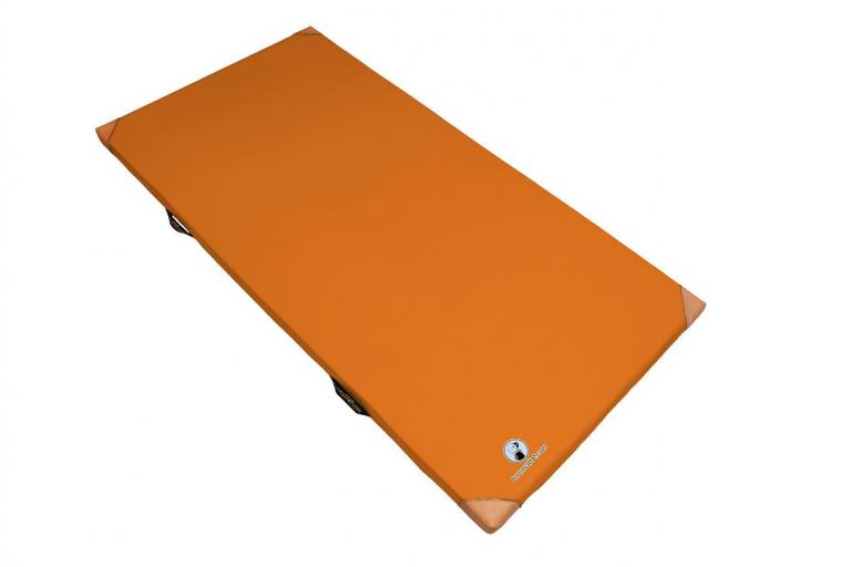 Leichtturnmatte-Lederecken-orange - die Echtlederecken sorgen für lange Werterhaltung