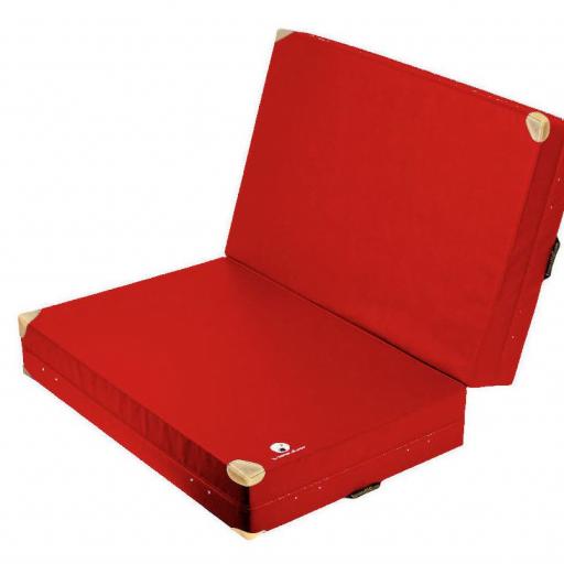 Weichbodenmatte klappbar mit Lederecken in rot - einfach zu verstauen und gut zu transportieren.
