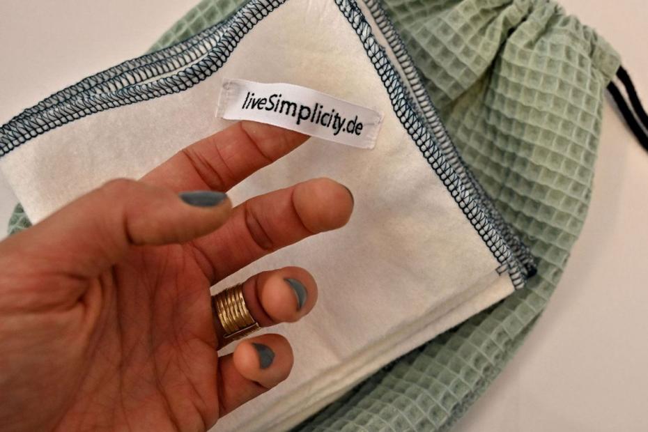 PRAKTISCHE AUFHÄNGEMÖGLICHKEIT